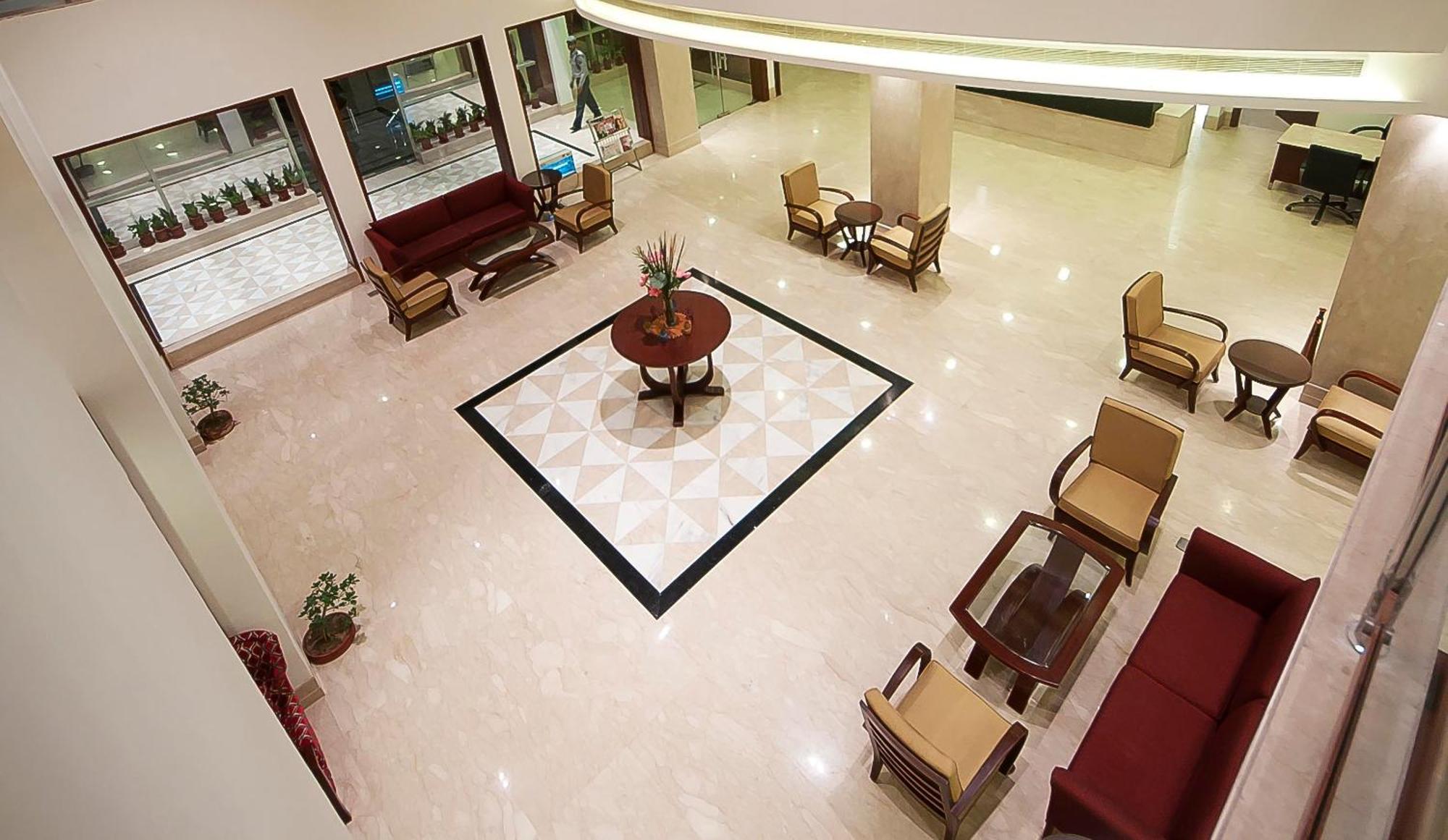 The Golden Plaza Hotel Panchkula Exterior photo