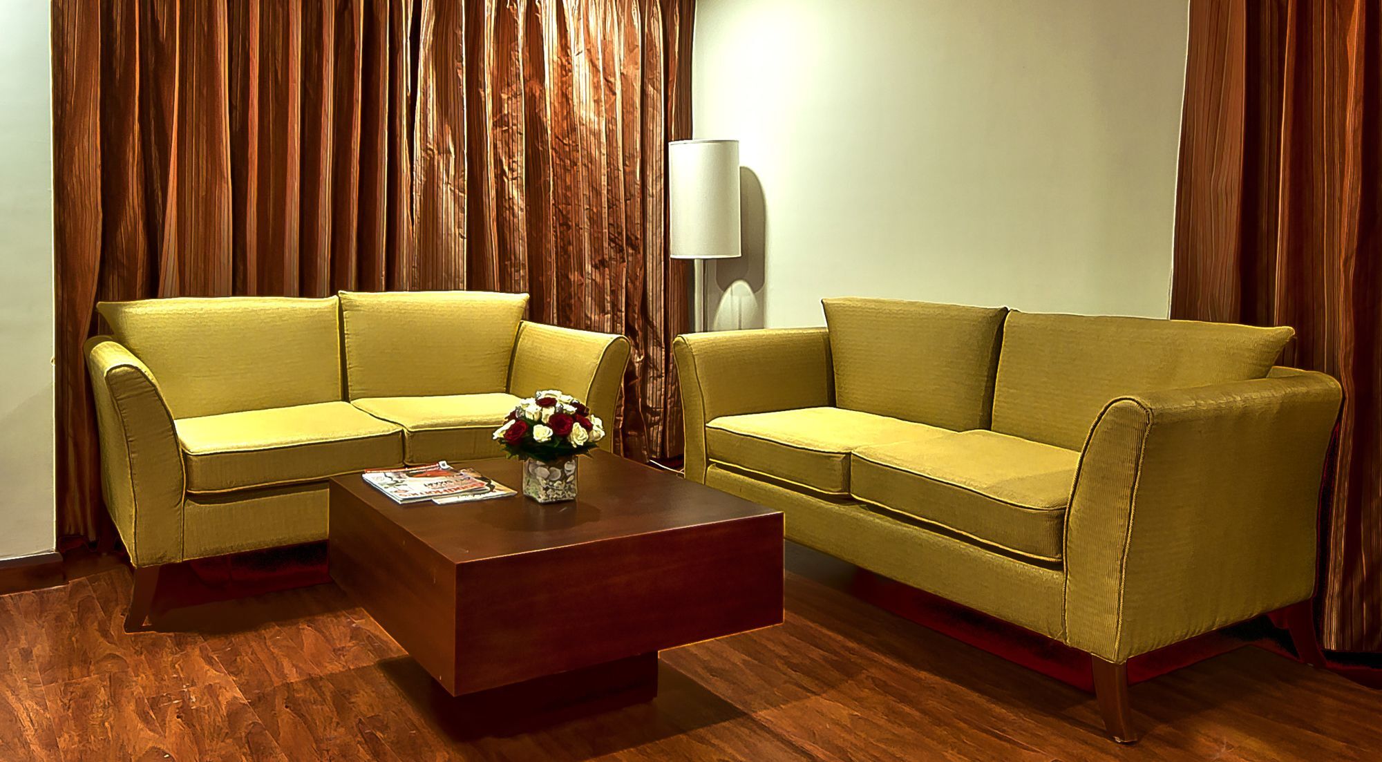 The Golden Plaza Hotel Panchkula Exterior photo
